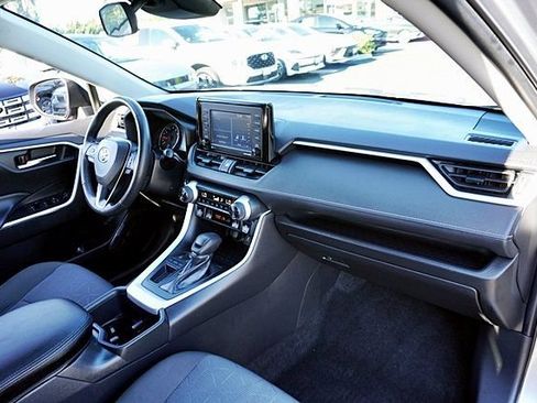 Used 2022 Toyota RAV4 XLE w/ Convenience Package FWD image 10