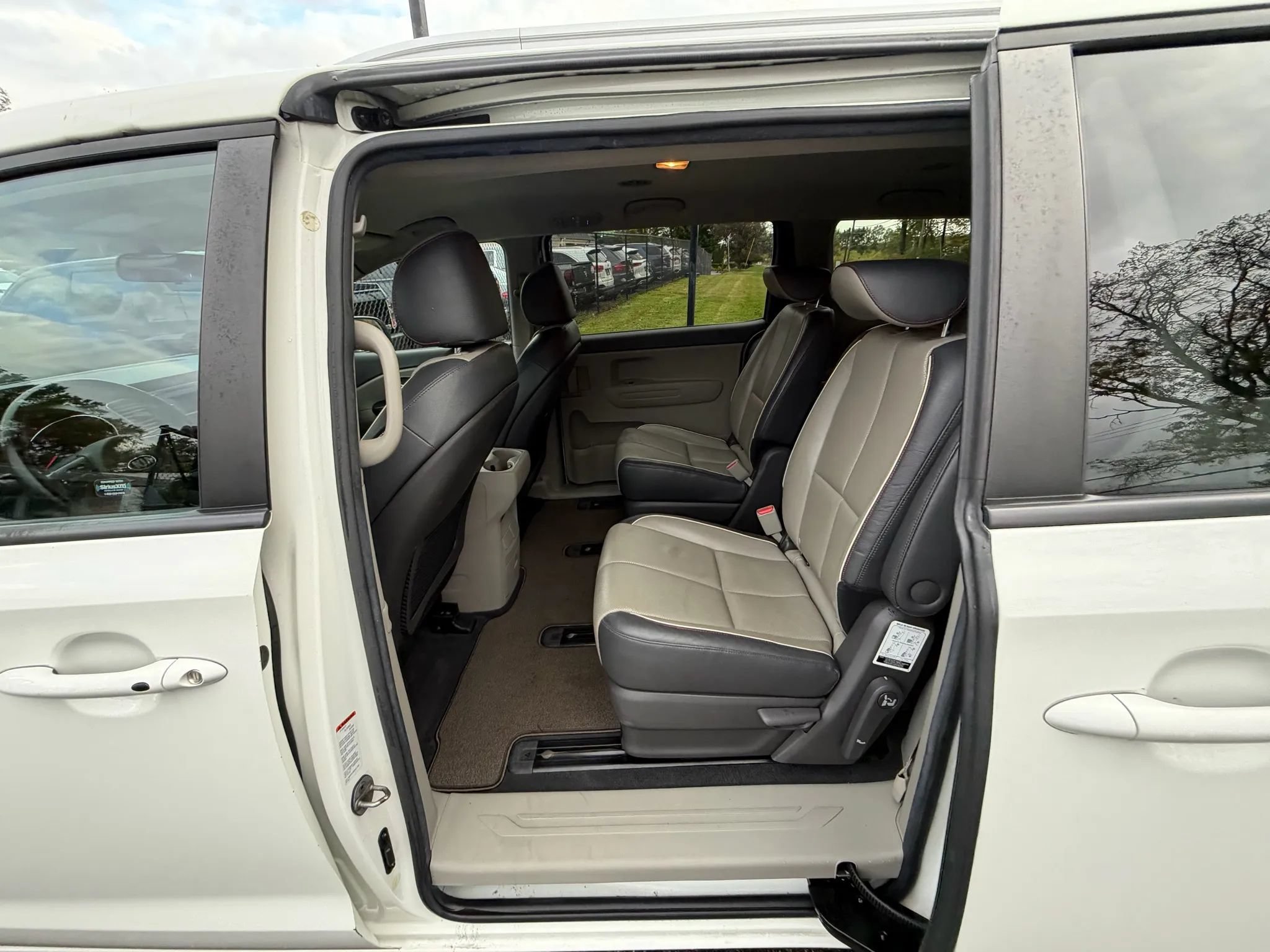 Used 2016 Kia Sedona LX w/ LX Essentials Premium Package FWD image 19
