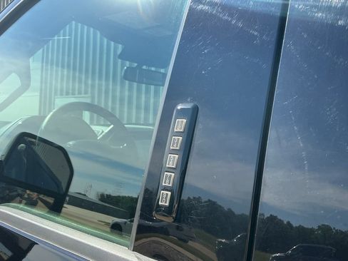 Used 2021 Ford F250 Lariat w/ Lariat Ultimate Package AWD/4WD image 7