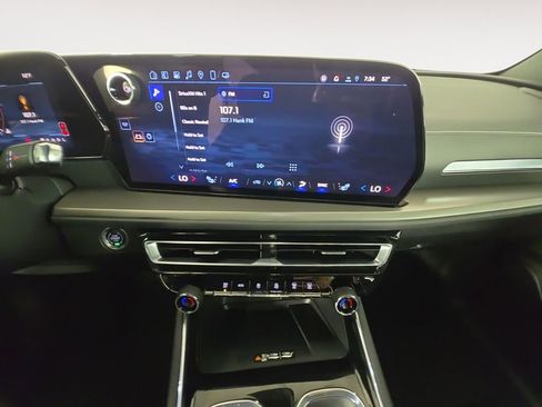 Certified 2025 Chevrolet Traverse LT w/ Midnight/Sport Edition AWD/4WD image 11