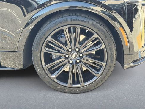 Used 2026 Cadillac Lyriq V w/ Exterior Carbon Fiber Package AWD/4WD image 35
