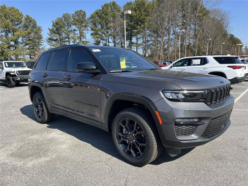 New 2025 Jeep Grand Cherokee Limited image 4