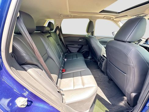 Used 2023 Nissan Rogue SL AWD/4WD image 28