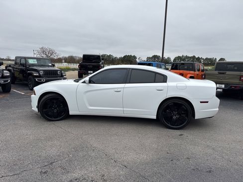 Used 2012 Dodge Charger SE image 5