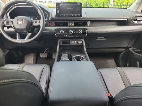 Used 2025 Honda Pilot Touring image 16