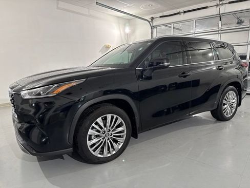 Used 2025 Toyota Highlander Platinum AWD/4WD image 4