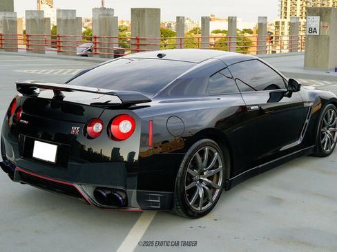 Used 2014 Nissan GT-R Premium w/ Premium Interior Package image 8