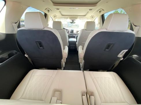 Used 2022 Buick Enclave Avenir FWD image 18