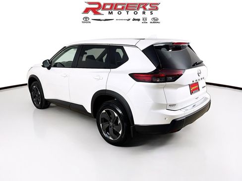 Used 2024 Nissan Rogue SV AWD/4WD image 6