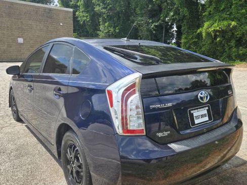 Used 2014 Toyota Prius Three w/ Solar Roof Package FWD image 5