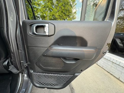 Used 2022 Jeep Gladiator Mojave w/ Cold Weather Group AWD/4WD image 21