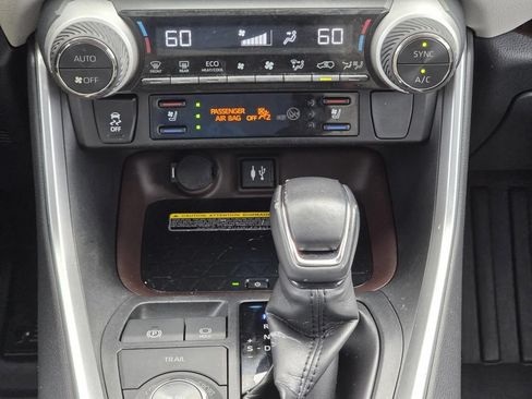Used 2019 Toyota RAV4 Limited AWD/4WD image 15