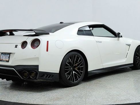 Used 2021 Nissan GT-R Premium image 5