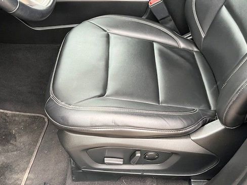 Used 2023 Ford Explorer XLT w/ Equipment Group 202A image 34