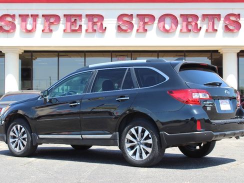 Used 2017 Subaru Outback 3.6R Touring AWD/4WD image 5