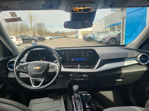 Used 2024 Chevrolet Trax LT w/ Driver Confidence Package image 3