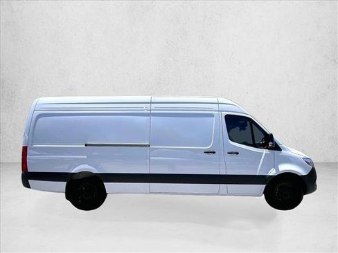 Used 2025 Mercedes-Benz Sprinter 2500 image 5