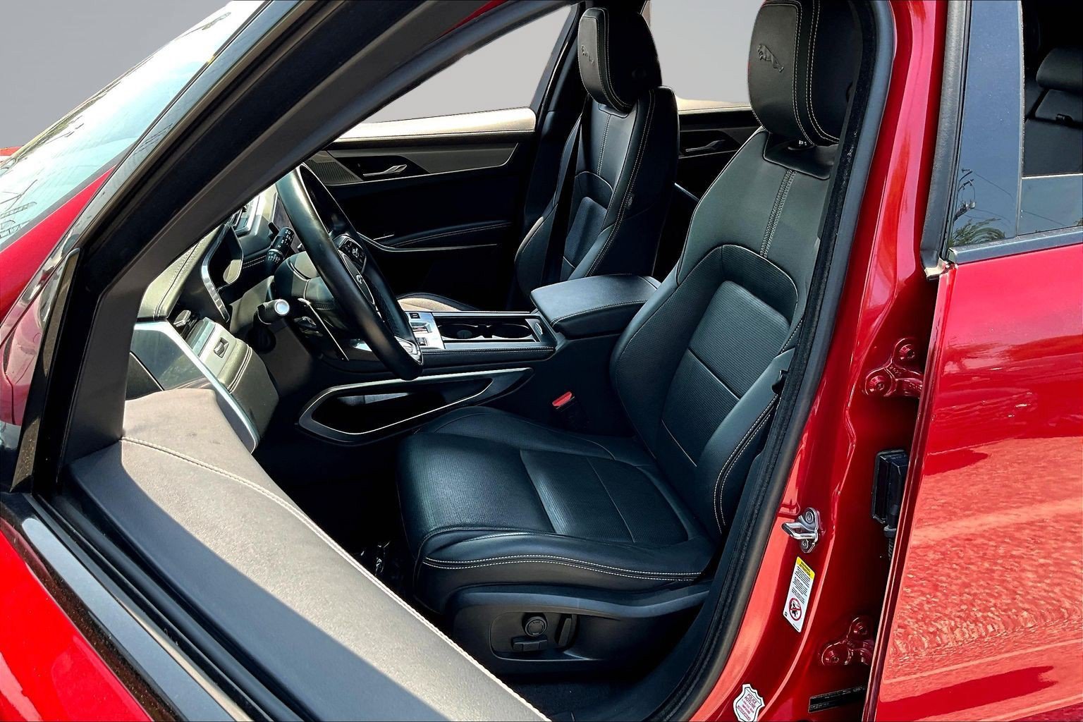 Used 2024 Jaguar F-PACE R-Dynamic S AWD/4WD image 19