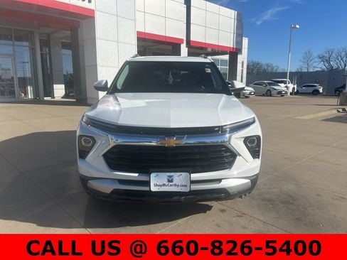 Used 2025 Chevrolet TrailBlazer LT image 2