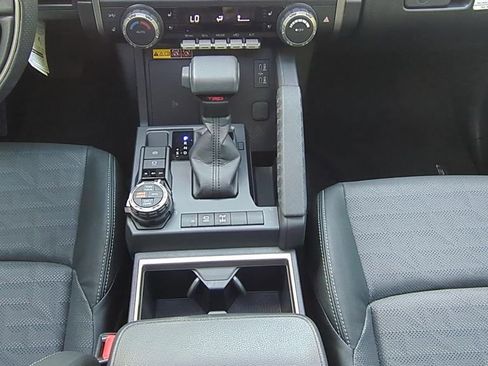 New 2025 Toyota 4Runner TRD Off-Road Premium AWD/4WD image 15