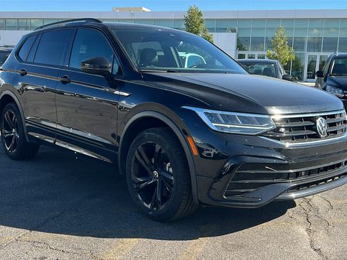 Certified 2024 Volkswagen Tiguan SE R-Line AWD/4WD image 3