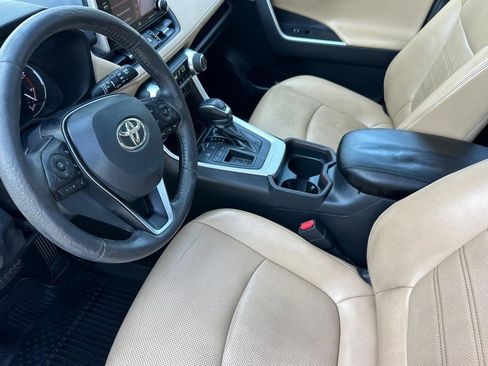 Used 2020 Toyota RAV4 Limited FWD image 22
