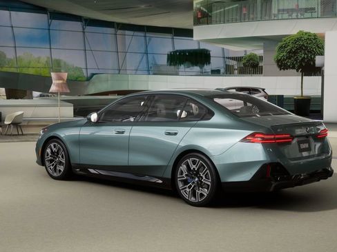New 2026 BMW i5 eDrive40 w/ M Sport Package image 2