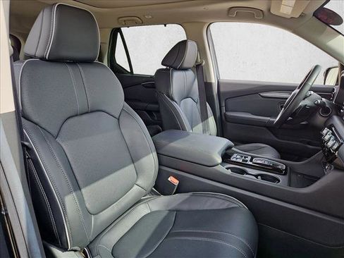Used 2025 Honda Pilot Elite image 23