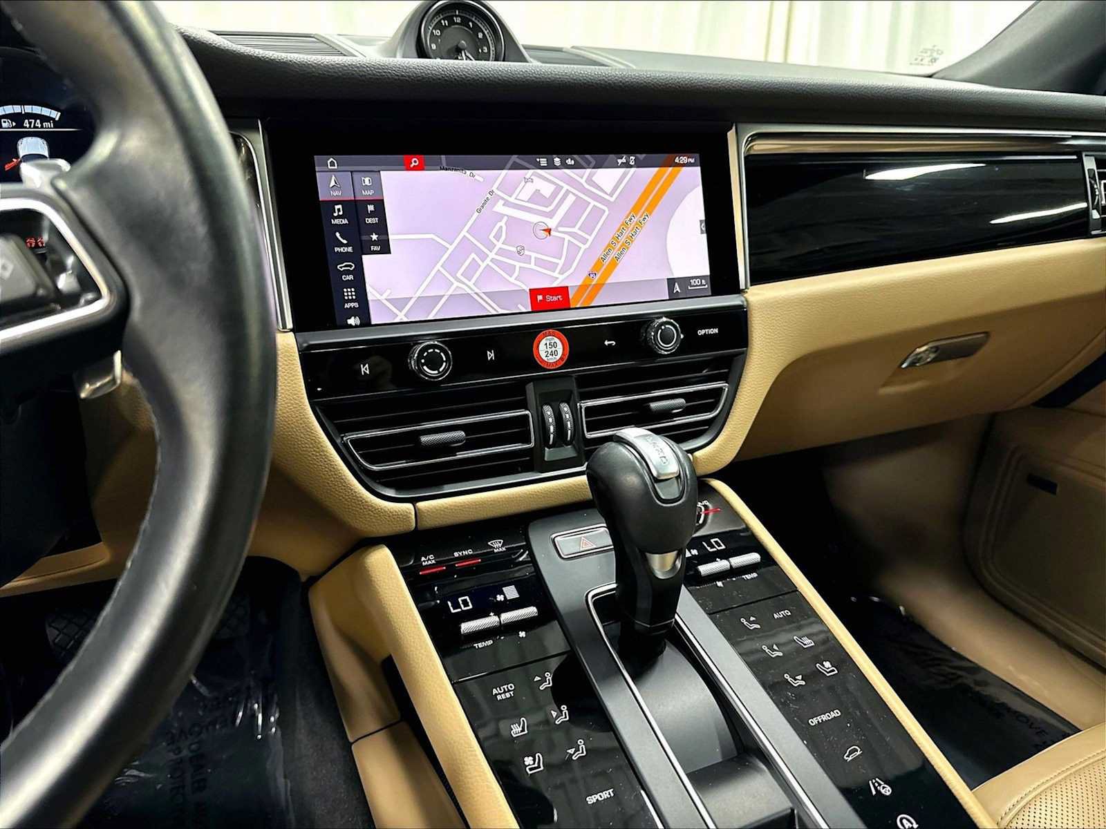 Used 2024 Porsche Macan AWD/4WD image 19