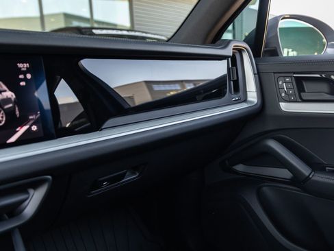 Certified 2026 Porsche Cayenne image 32