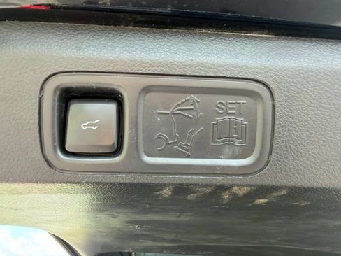 Used 2020 Ford Expedition XLT w/ Equipment Group 202A AWD/4WD image 11