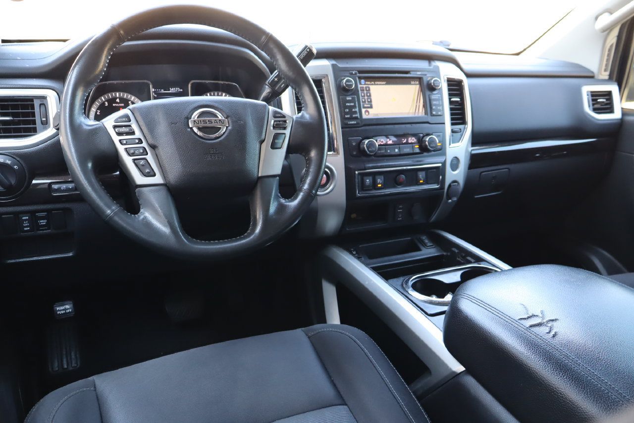 Used 2018 Nissan Titan SV w/ SV Convenience Package RWD image 4