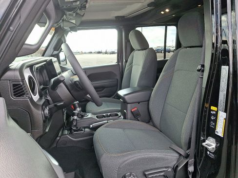 Certified 2024 Jeep Gladiator Sport image 13