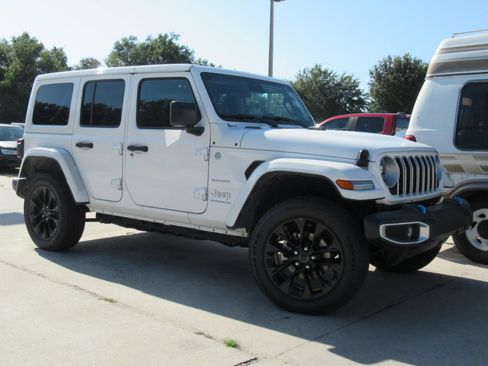 Used 2024 Jeep Wrangler Unlimited Sahara AWD/4WD image 1