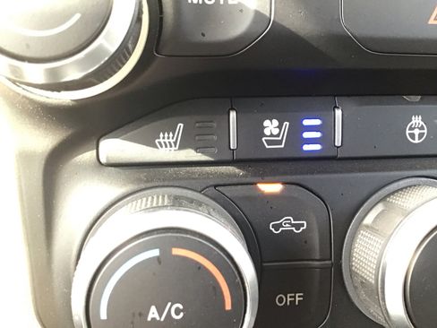 Used 2020 RAM 1500 Laramie RWD image 23