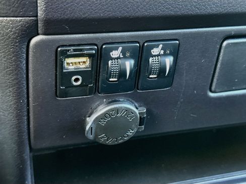 Used 2015 Toyota Sienna SE FWD image 19