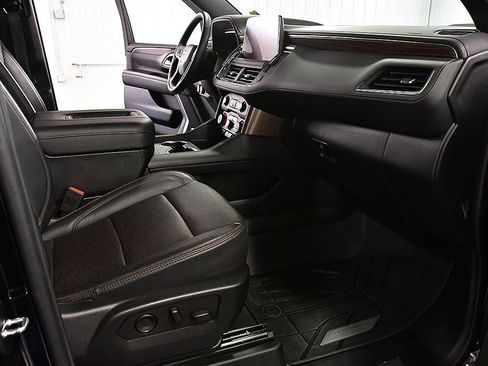 Used 2024 Chevrolet Suburban High Country AWD/4WD image 28