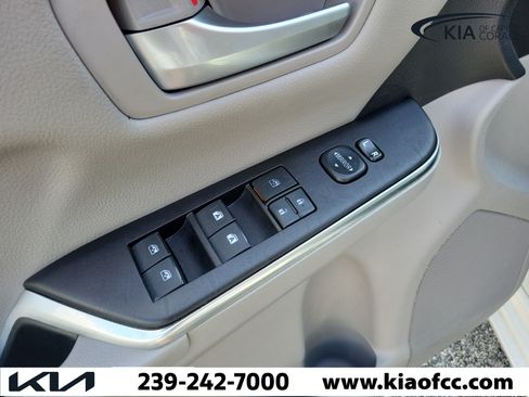 Used 2016 Toyota Camry SE w/ Moonroof Package FWD image 23