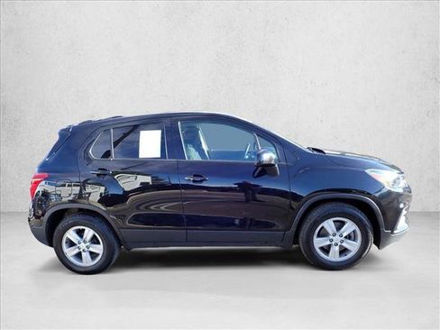 Used 2021 Chevrolet Trax LS w/ Tint and Cruise Package image 5