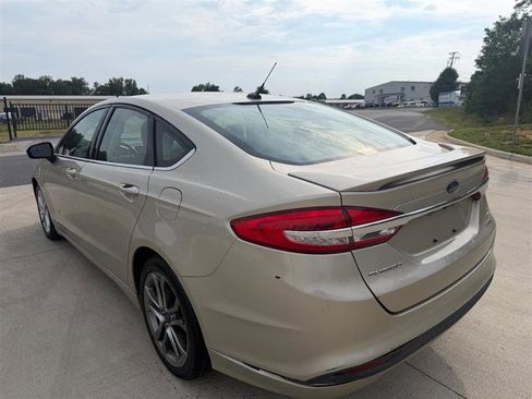 Used 2017 Ford Fusion SE w/ Equipment Group 601A FWD image 3