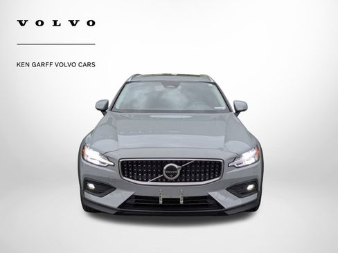 Certified 2025 Volvo V60 B5 Cross Country Plus image 9
