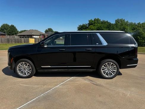 Certified 2025 Cadillac Escalade ESV Premium Luxury AWD/4WD image 2