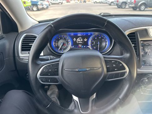 Used 2017 Chrysler 300 Limited image 9