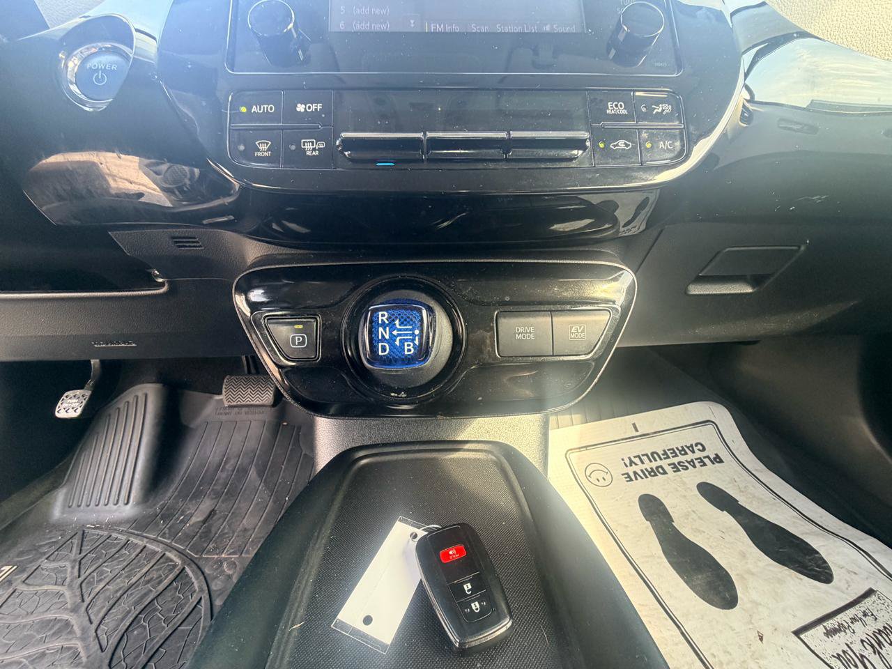 Used 2019 Toyota Prius LE AWD/4WD image 24