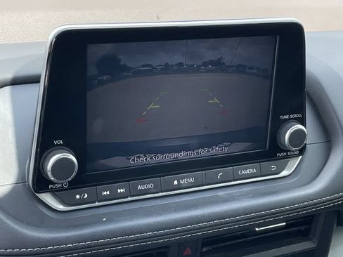 Used 2023 Nissan Rogue SV FWD image 18