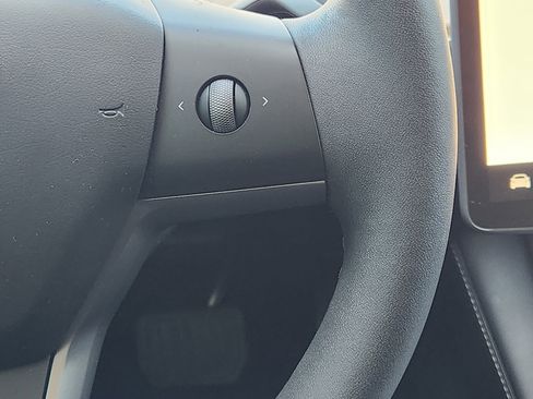 Used 2023 Tesla Model 3 Standard Range image 28