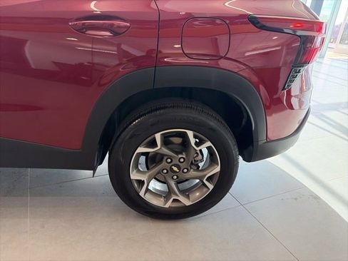 Used 2025 Chevrolet Trax LT w/ LT Convenience Package image 41