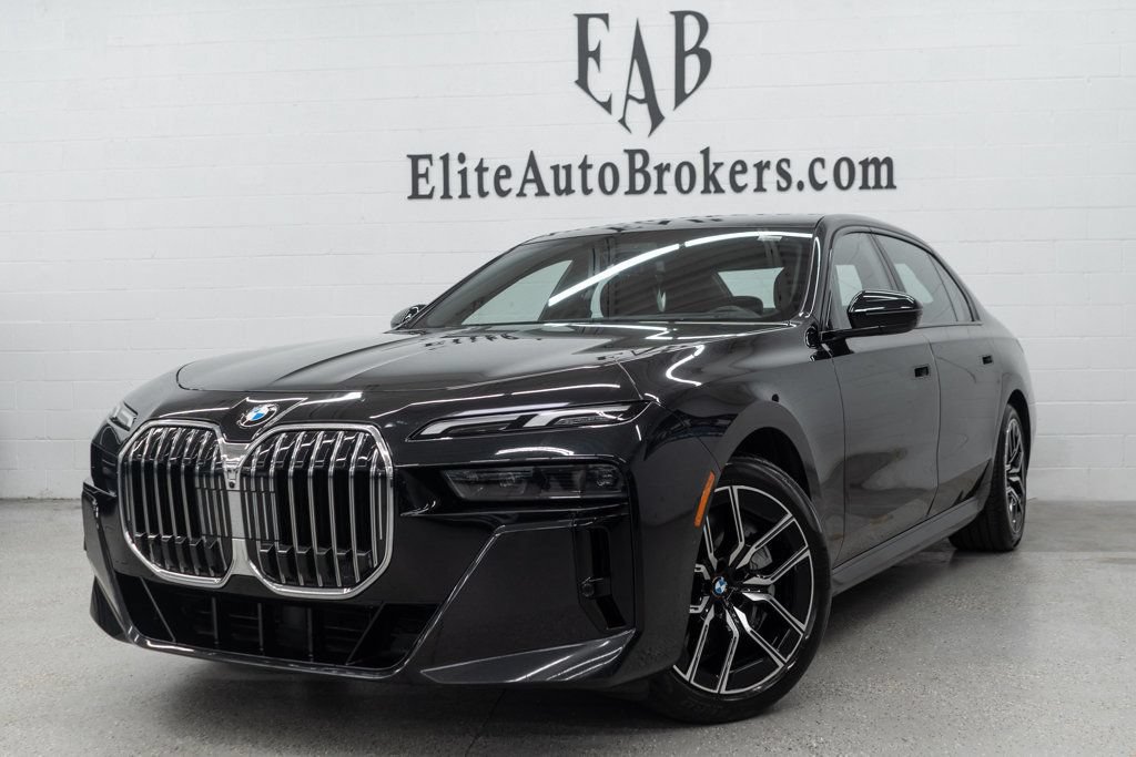 Used 2023 BMW 760i xDrive AWD/4WD image 1