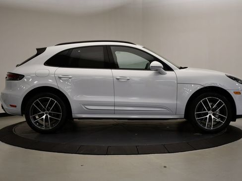 Certified 2025 Porsche Macan AWD/4WD image 8