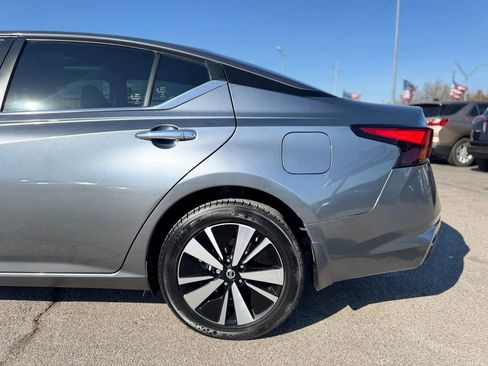 Used 2022 Nissan Altima 2.5 SV w/ SV Premium Package image 10